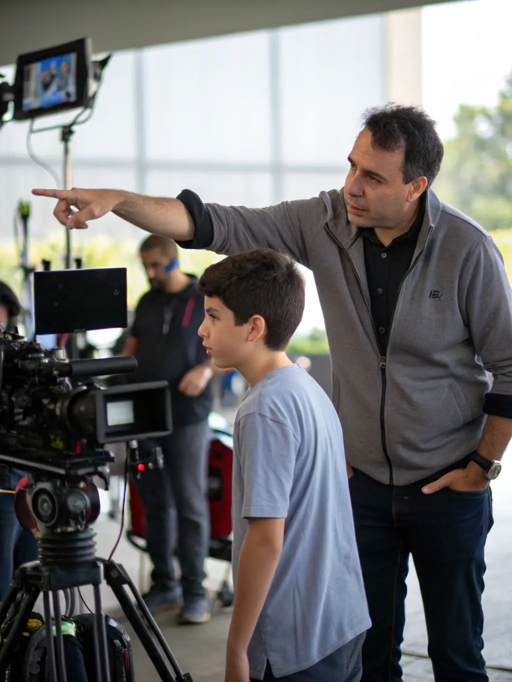 Collin, the founder of Studio 1080, mentoring a student on set, providing personalized guidance and sharing his industry expertise.